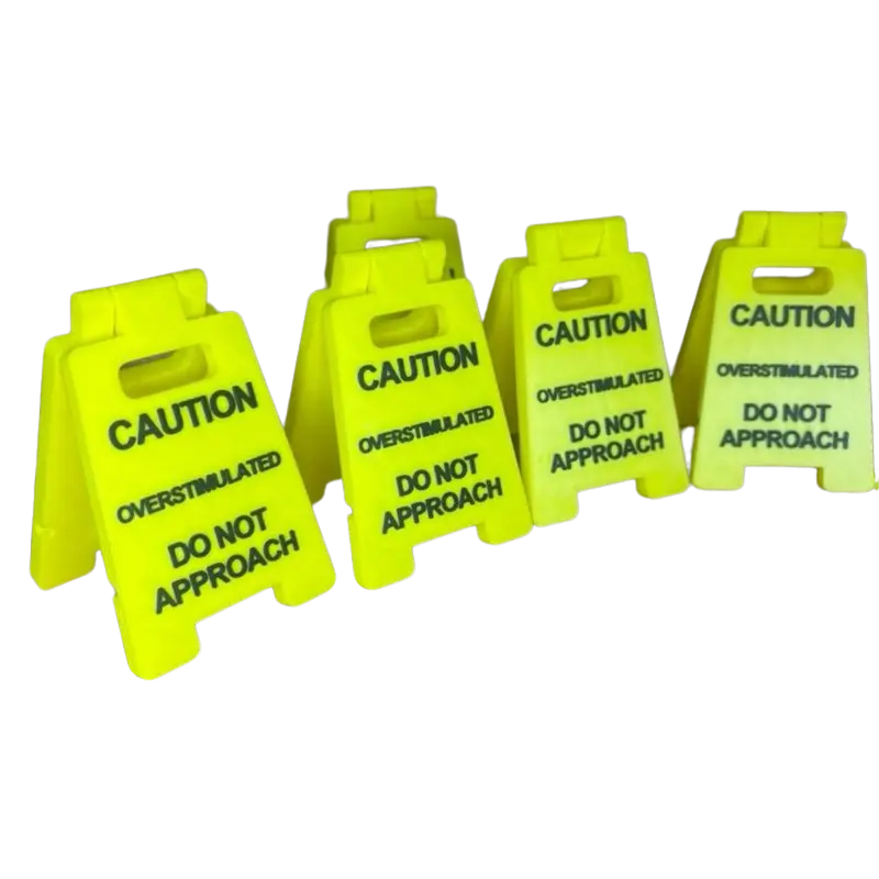 Funny 3D Printing Caution Desktop Decoration Sign - Yellow Plastic Office Workspace Accessory with Black Text, Gag Gift for Adult Coworkers, Mini Novelty Plaque & Tactical Cooler Drinkware Accessory