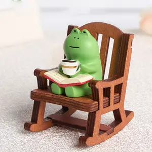 Frog Sitting on Chair Design Resin Ornament, Mini Cute Creative Desk Decoration, Desk Decoration for Home Office, Sculpture Desk Decor