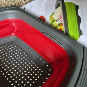 Casabella 6 Quart Collapsible Colander Strainer, Over-the-Sink Vegetable & Fruit Basket with Sturdy Extendable Handles – Space-Saving Kitchen Tool