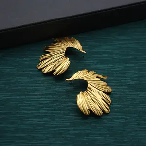 Exaggerated Unique Feather C-shaped Earrings Matte Earrings Simple 925 Silver Needle Fashion Accessories Versatile Style
