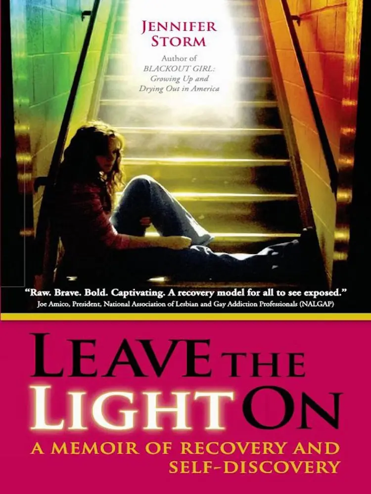 USED Book - Leave the Light on: A Memoir of Recovery and Self-Discovery by Storm, Jennifer (Paperback) - english