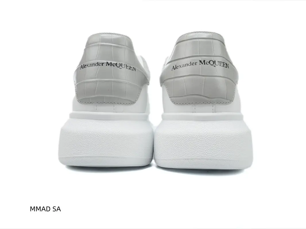 Unisex White Platform Sneakers With Grey Croc Texture Heel, Smooth Leather Upper, Lace‑Up Design, Elevated Thick Cushion Sole, Fashion Casual Skate Walking Shoes For Daily Street Wear