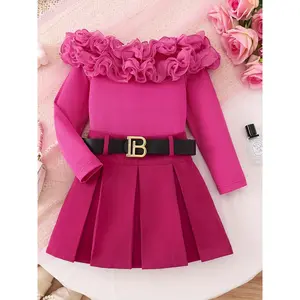 Girls' Dress, The Main Body Is Rose Red, The Shoulders Are Decorated with Flower-Like Folds, And The Long-Sleeved Design. with a Black Belt, There Are Golden Letters in The Middle of The Belt, And The Skirt Is Pleated. The Overall Style Is Sweet And Fa
