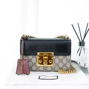 Pre-owned GUCCI GUCCl leather Shoulder Bags Padlock Bag Classic Design with Gold Accents and Durable Chain Strap for Everyday Use 20*6*13cm th260401145