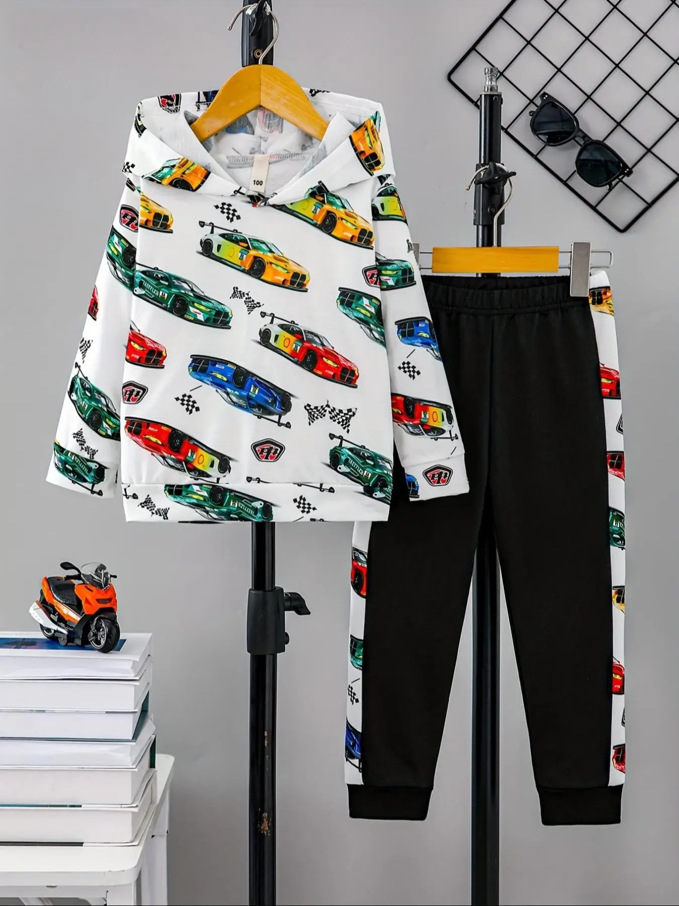 Boy's Car Print Hoodie & Patchwork Elastic Waist Sweatpants Set, Casual Long Sleeve Hooded Pullover & Trousers for Fall & Winter, Kids Clothes for Dai