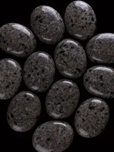 Natural Yooperlite Stone Crystal Palm Rock Flame Stone, UV Light Reactive, Syenite With Fluorescent Sodalite Emberlite Tumble, Gemstone Decor