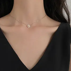 Little Daisy Necklace for Women Clavicle 2025 Trendy Simple Cold Style Special Interest Design 40cm + 5cm Sweater Chain Exquisite Gift for Girlfriend Christmas