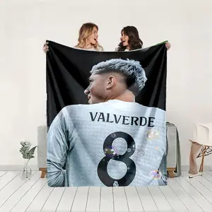 1 piece Real Madrid player Valverde jersey number 8 themed flannel blanket - Modern-style all-season flannel blanket, suitable for sofas and beds, super soft and comfortable, digitally printed pattern, 100% polyester material, machine washable