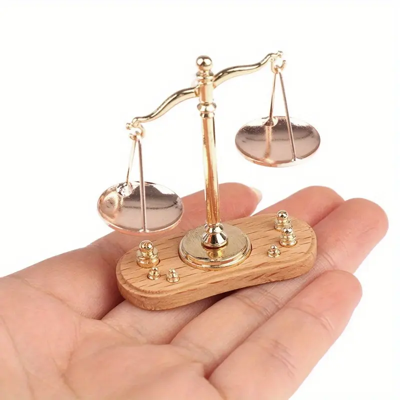 1Pc Mini Vintage Balance Scale Ornament Wooden Justice Scale Model Christmas Easter New Year Gift