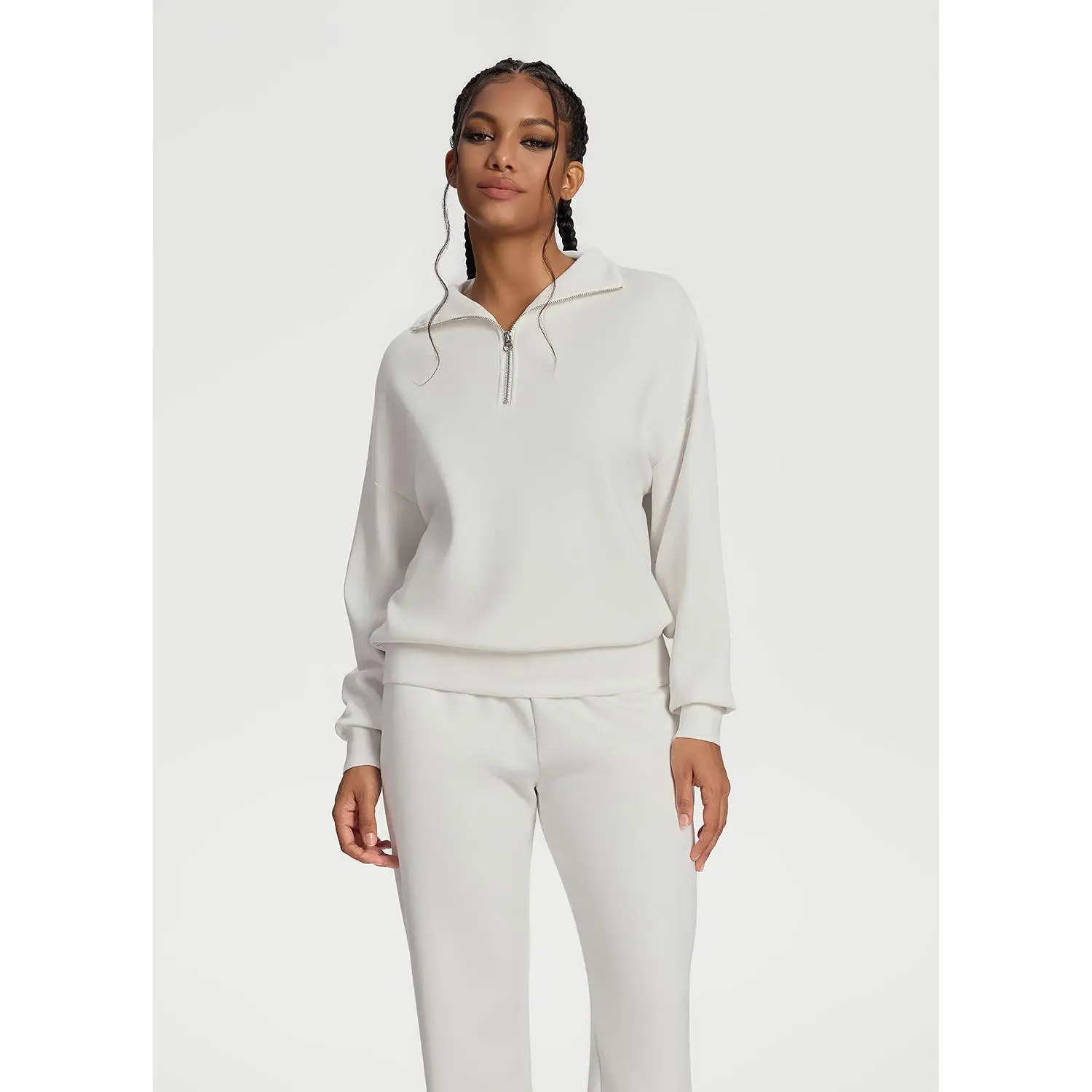 Women's Half-Zip Long Sleeve Sweatshirt, Boxy Cut, Clean Zipper, Ideal for Layering Outfits, Off-Duty Look, Casual Sport Pullover, Casual Sport Women's Pullover Sweatshirts, Loose-Fitting, Relaxed Silhouette, Softest Layer, Structured Finish