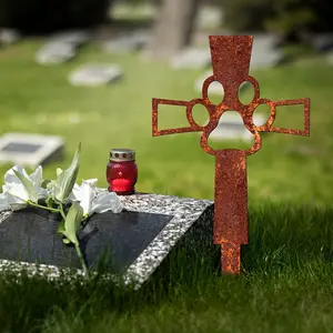 2D Flat Dog Paw Print Cross Metal Garden Stake, Pet Memorial Marker, Floor Mount, No Precious Metal Plating, Garden Statues & Sculptures