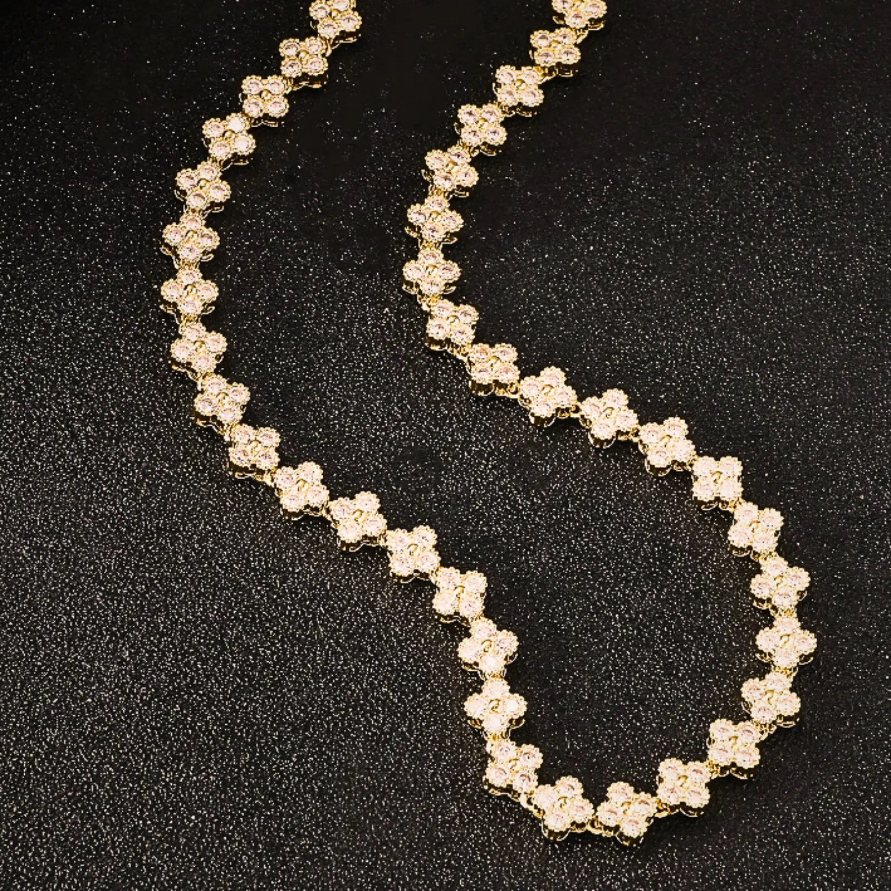 Luxury Floral Brass Necklace – Perfect Jewelry Gift for Women