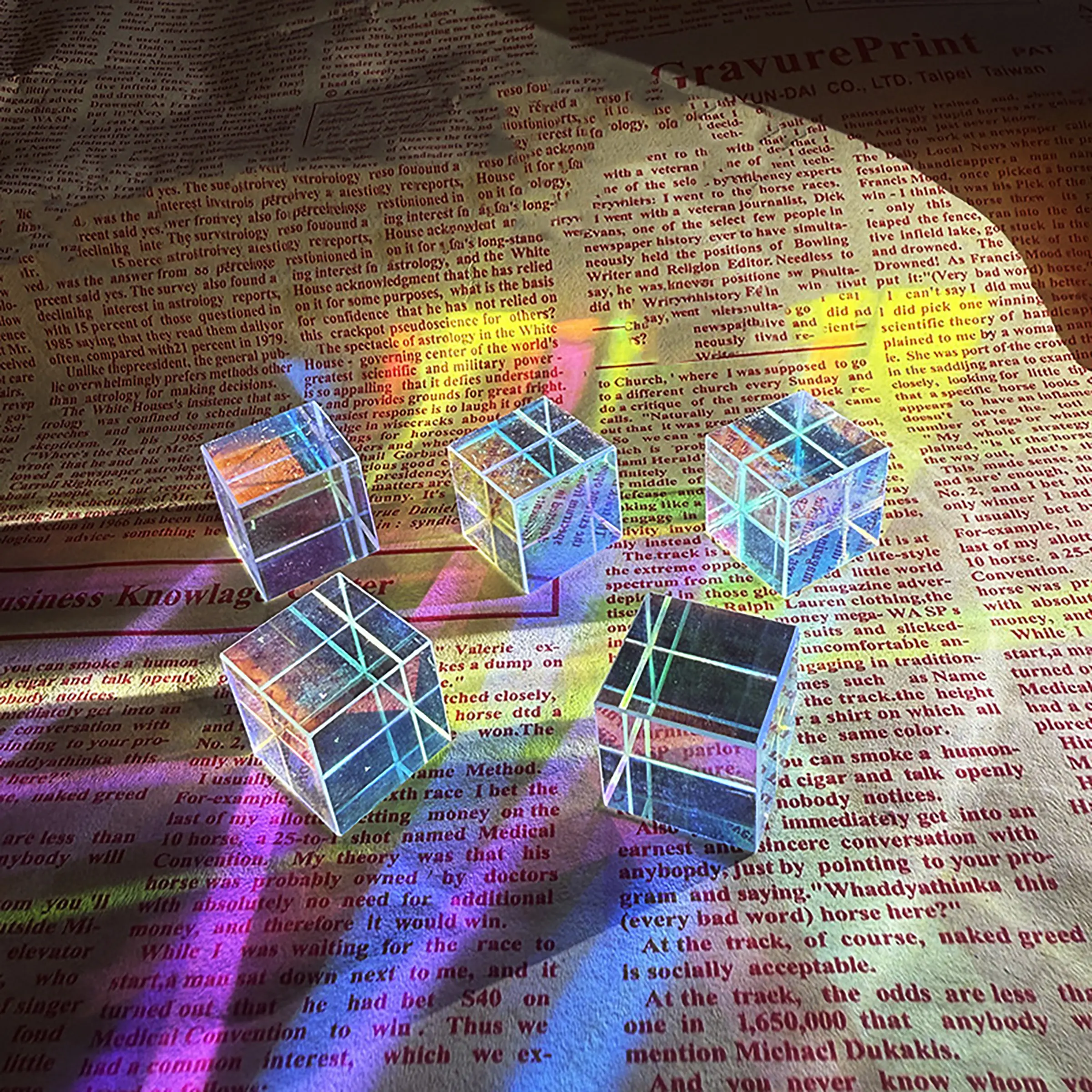 5-Sun Catcher Optical Glass, Prism Dispersion Prism for Physical and Decorative Purposes, Garden Decor, Garden Accessories, Crystal Light Cube Color-Mixing Prism, Rainbow Crystal Ornament, Sunlight-Capturing Stress Relief, Birthday Gift, Lighting