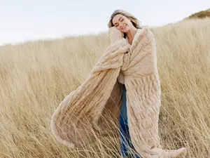 MINKY COUTURE Toasted Marshmallow Blanket - Soft and Cozy Design, Ideal for Cuddling and Comfort