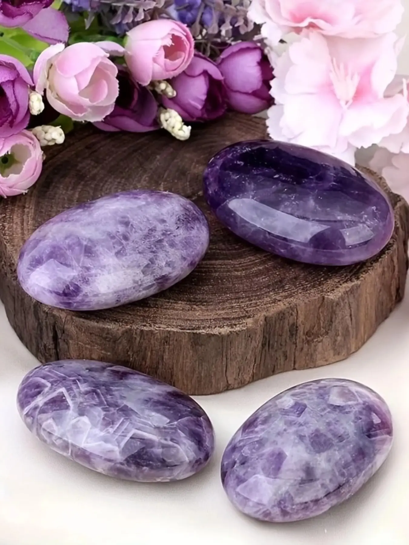 Natural Amethyst Oval Palm Stone, Natural Healing Crystal, Polished Pocket Stone for Meditation, Unique Color and Palm Pattern Reading Tool for Relaxation, Natural Stone Decor, Natural Crystal Stones, Crystal Decorative Ornaments