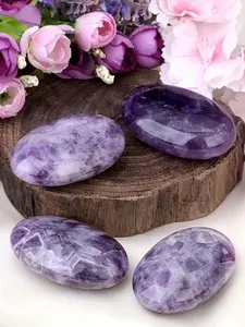 Natural Amethyst Oval Palm Stone, Natural Healing Crystal, Polished Pocket Stone for Meditation, Unique Color and Palm Pattern Reading Tool for Relaxation