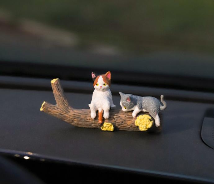 MUNBYN  Mini Cat Desk Figurines – Set of 5 Resin Multi-Pose Kitty Ornaments, Cute Cartoon-Style Desk Companions for Workspace Decor, Perfect for Home Offices and Cubicles, a Playful and Charming Desktop Decoration Set