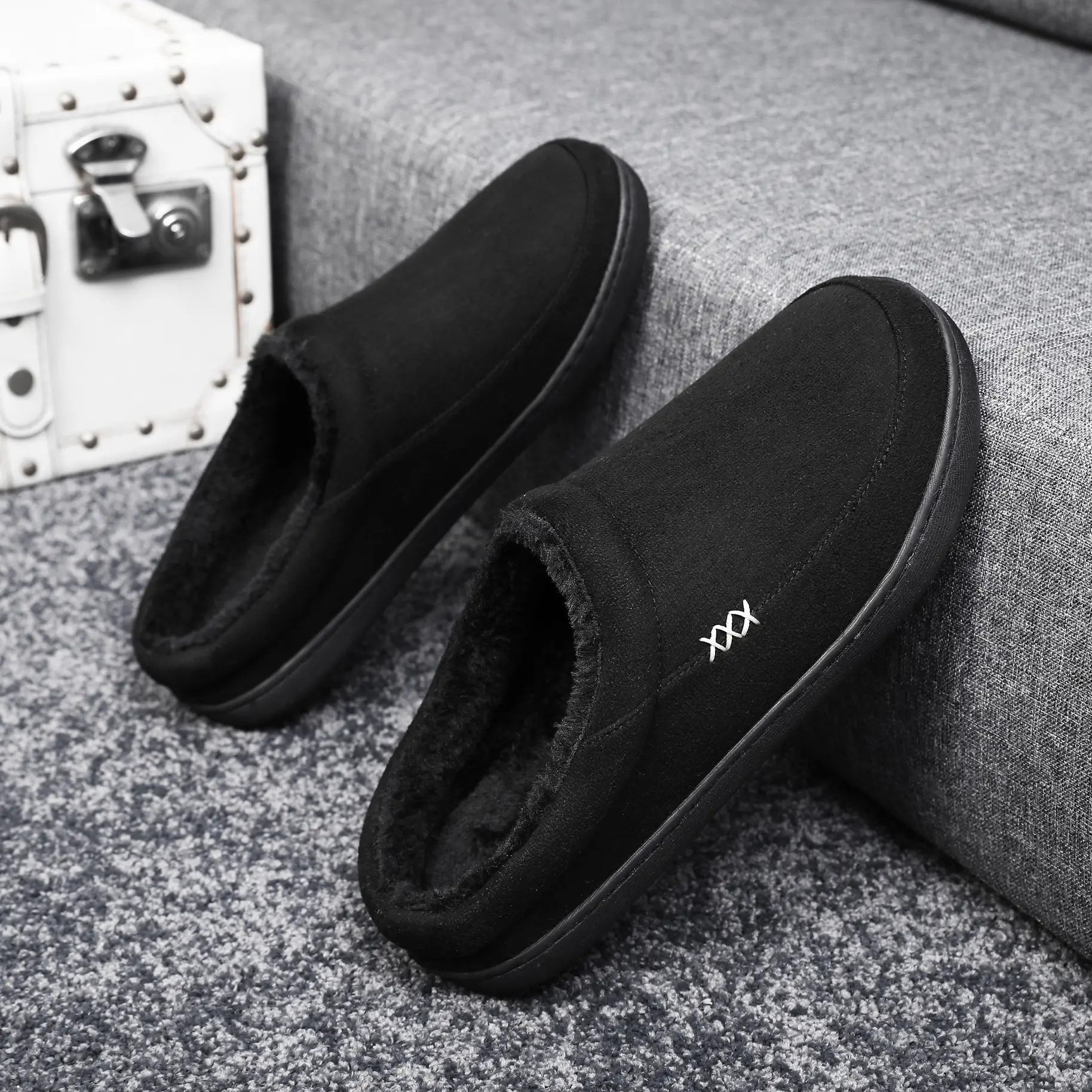 slides men home slippers,slides shoes,suitable for winter wear, with thick inner lining and anti-slip sole, easy to put on with one foot. slides for men