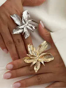 Fashionable Five-Petal Flower Open Ring Set, Exaggerated Metal Wind Twisted Finger Rings, Suitable for Any Occasion