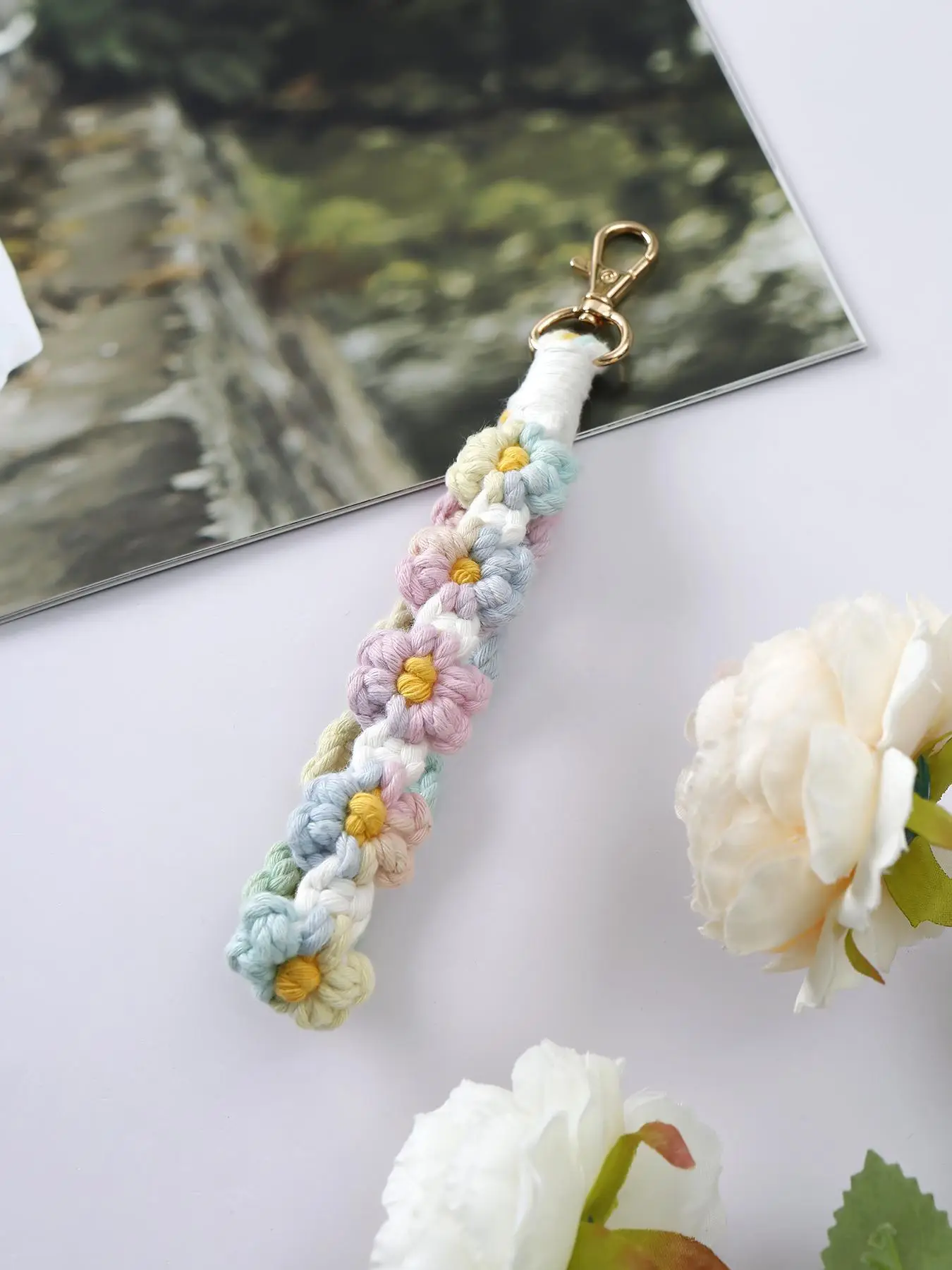 Boho Style Colorful Flower Rope Braided Keychain, Fashionable Crochet Keychain for Women & Men, Cute Key Chain Car Keys As Gift for Girls