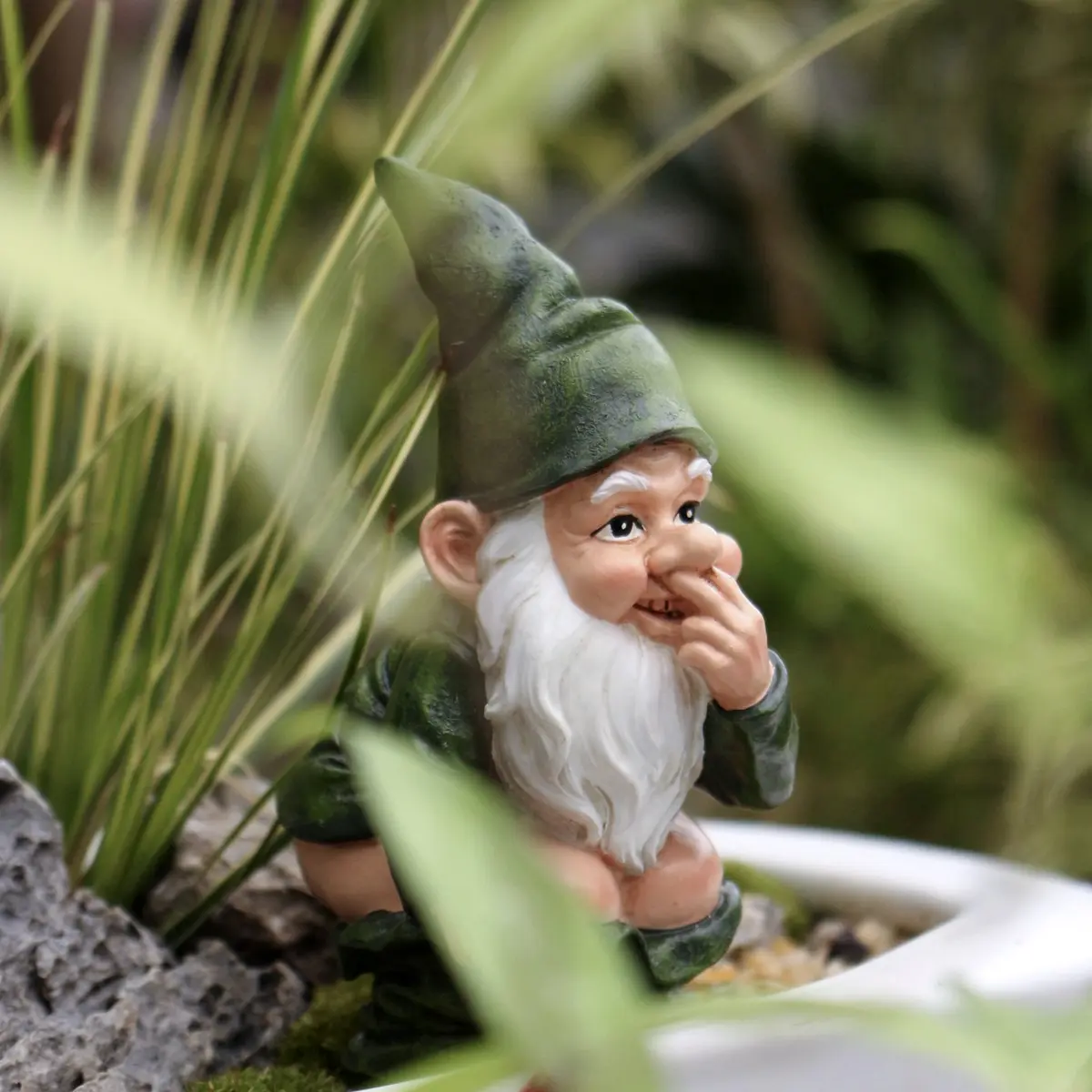 Funny Squatting Dwarf Statue, Fun Garden Bonsai Sculpture, Home Decor, Family Gift, Resin Craft, Humorous Figurine, Garden Gnome Statue, Garden Sculptures Statues