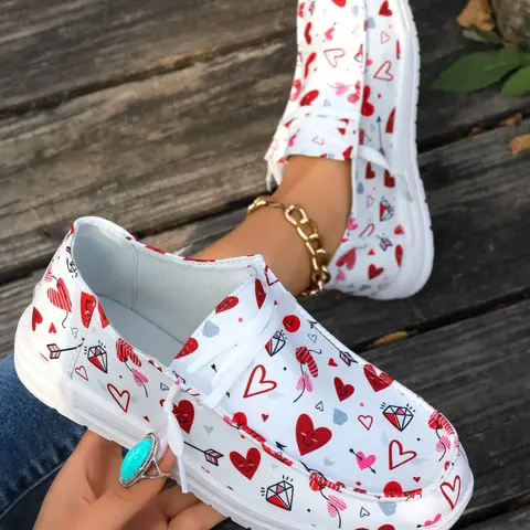 Women's Cartoon Heart Print Low Top Rubber Sneakers, Cute Casual Canvas Shoes for Comfortable Everyday Wear, Perfect for Valentine's and Halloween, Leisure Shoes, Casual Trendy Shoes