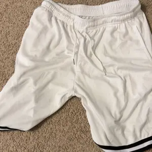 Quick dry breathable men's sports shorts, suitable for running, basketball, marathon training, yoga, and gym workouts