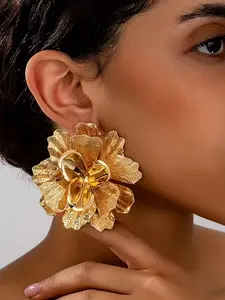 Elegant Floral Dangle Statement Earrings for Women, Vintage-Inspired Metal Flower Design, Perfect for Casual & Special Occasions, Fashionable Earrings