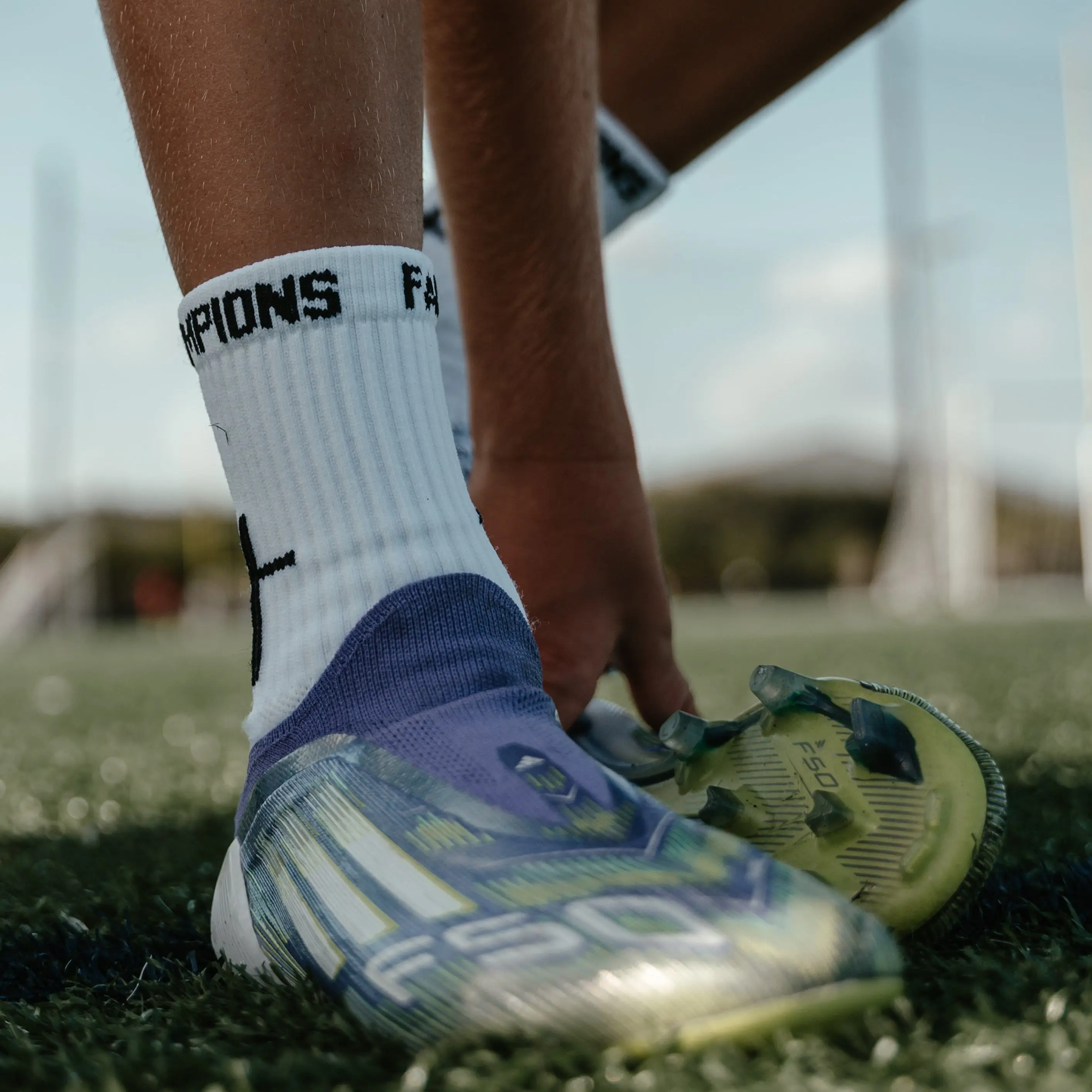 YOUTH 'CROSS' GRIP SOCKS YOUTH 'CROSS' GRIP SOCKS