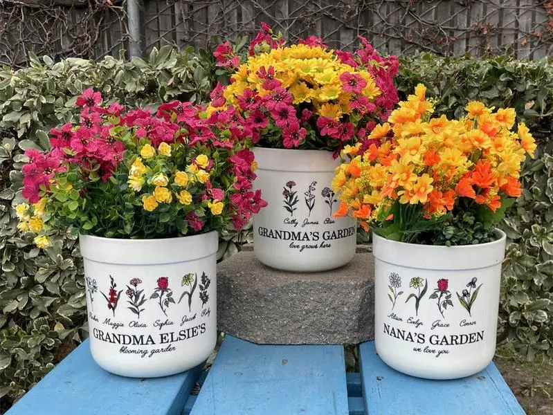 Grandma Gift, Personalized Gifts for Mom, Mom Birthday Gift, Personalized Flower Pot, Birth Flower Mom Gifts from Daughter, Grandmas Garden