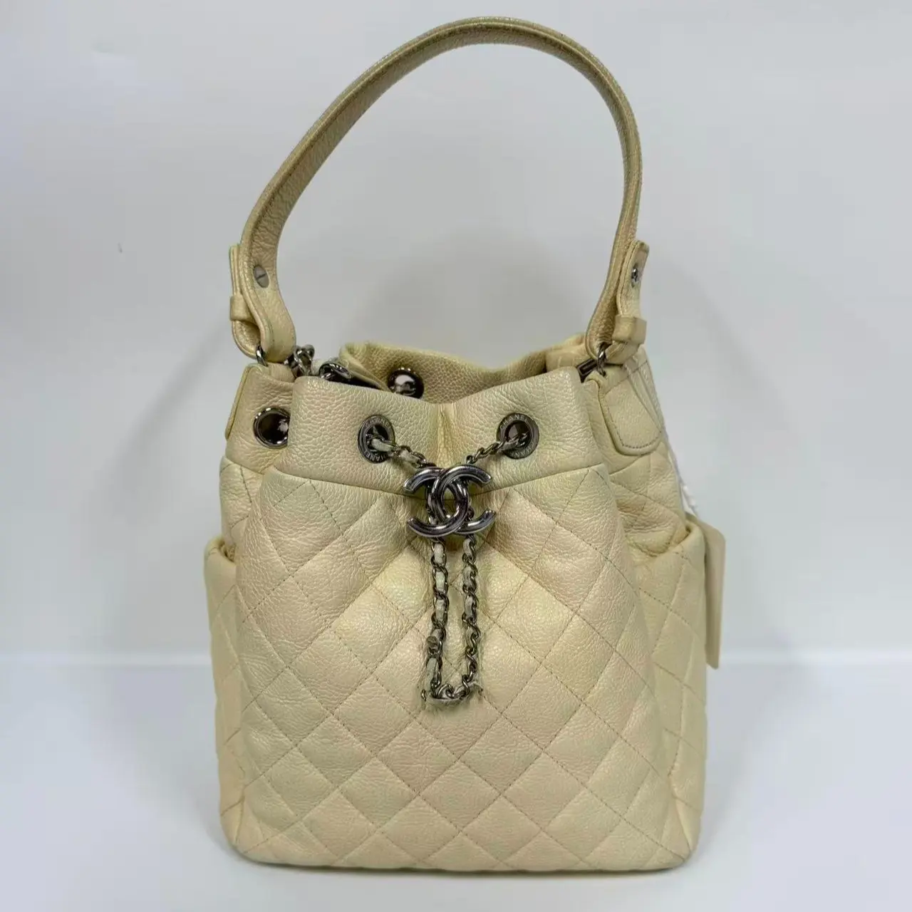 Pre-owned CHANEL Cream Caviar Leather Drawstring Bucket Bag, Caviar Calfskin with Silver Tone Hardware（SZ 07082）