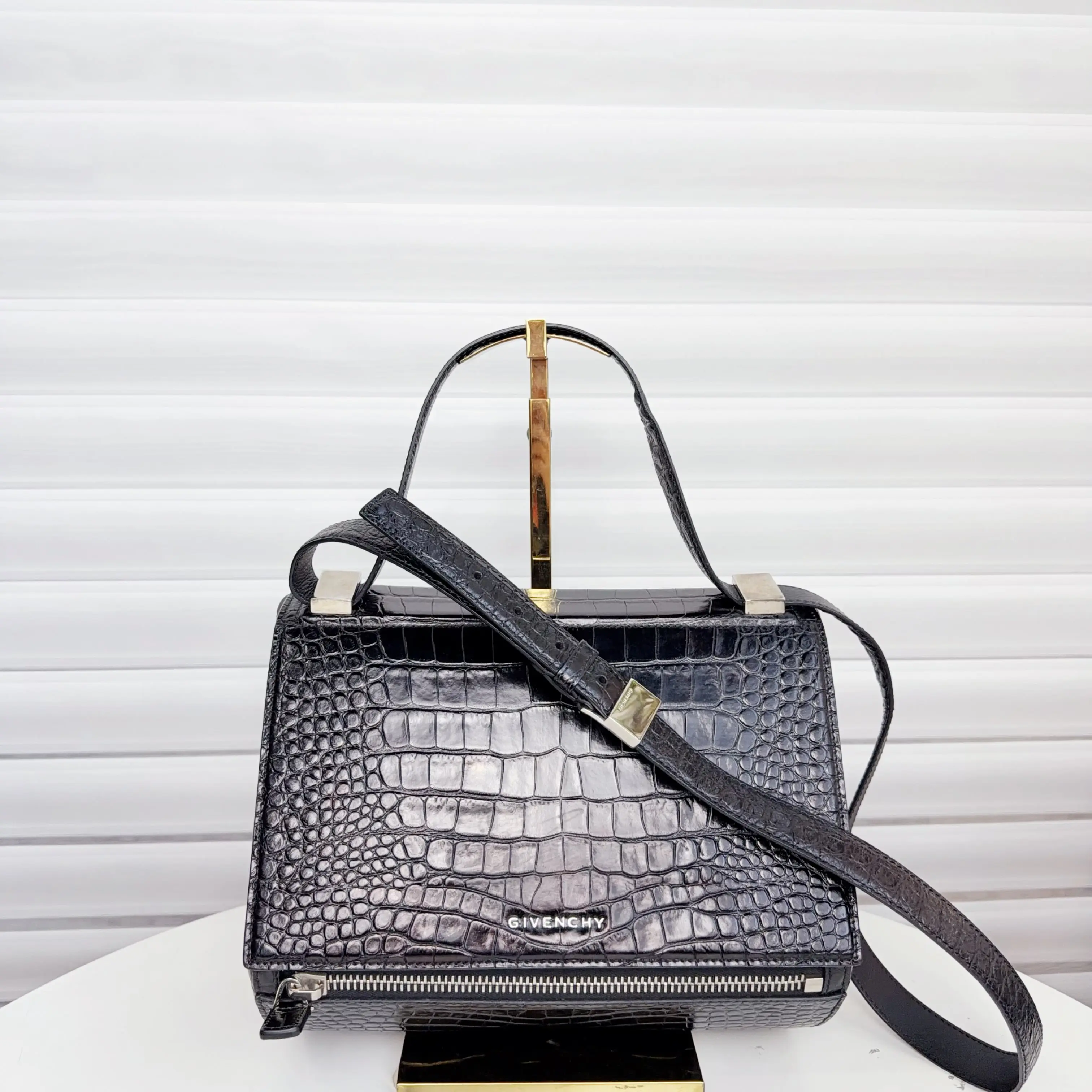 Pre-owned GIVENCHY luxury bag ELLA/C19488453368