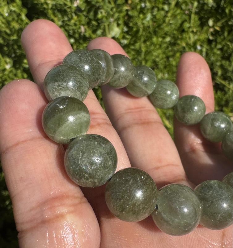 Green Apatite Bead Bracelet by Urban Rutile • UrbanRutile.Etsy.com