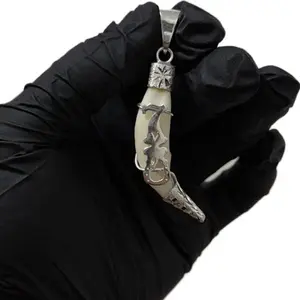 Colgante de Colmillo Coyote encasquillado en Plata 925 Méx