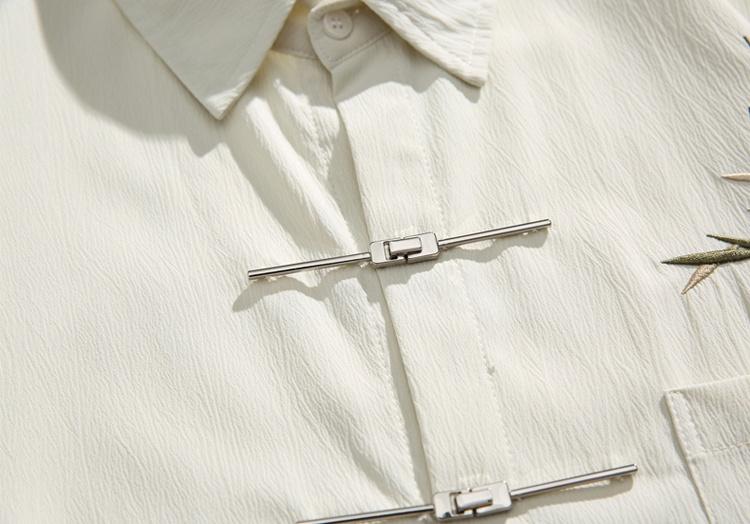 New Chinese-style long-sleeve top featuring bamboo leaf embroidery, a loose fit, frog buttons, design-forward retro high-end feel, and a drapey silhouette—a relaxed casual top with premium quality.