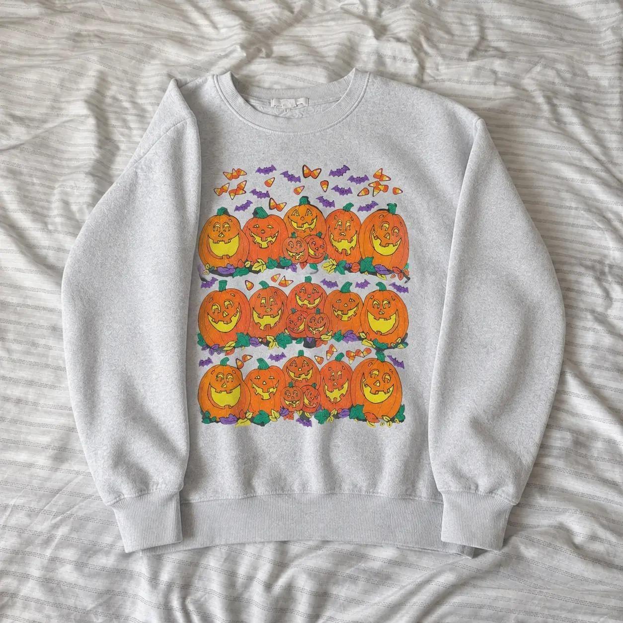 (Youth & Adult) Halloween Pumpkin Vintage Jack O Lantern Graphic Design Sweatshirt, Retro Pumpkin Patch Fall Crewneck, Spooky Season Pullover and Halloween Gift for Women, Apparel Made In The USA, Beast Graphic Tee