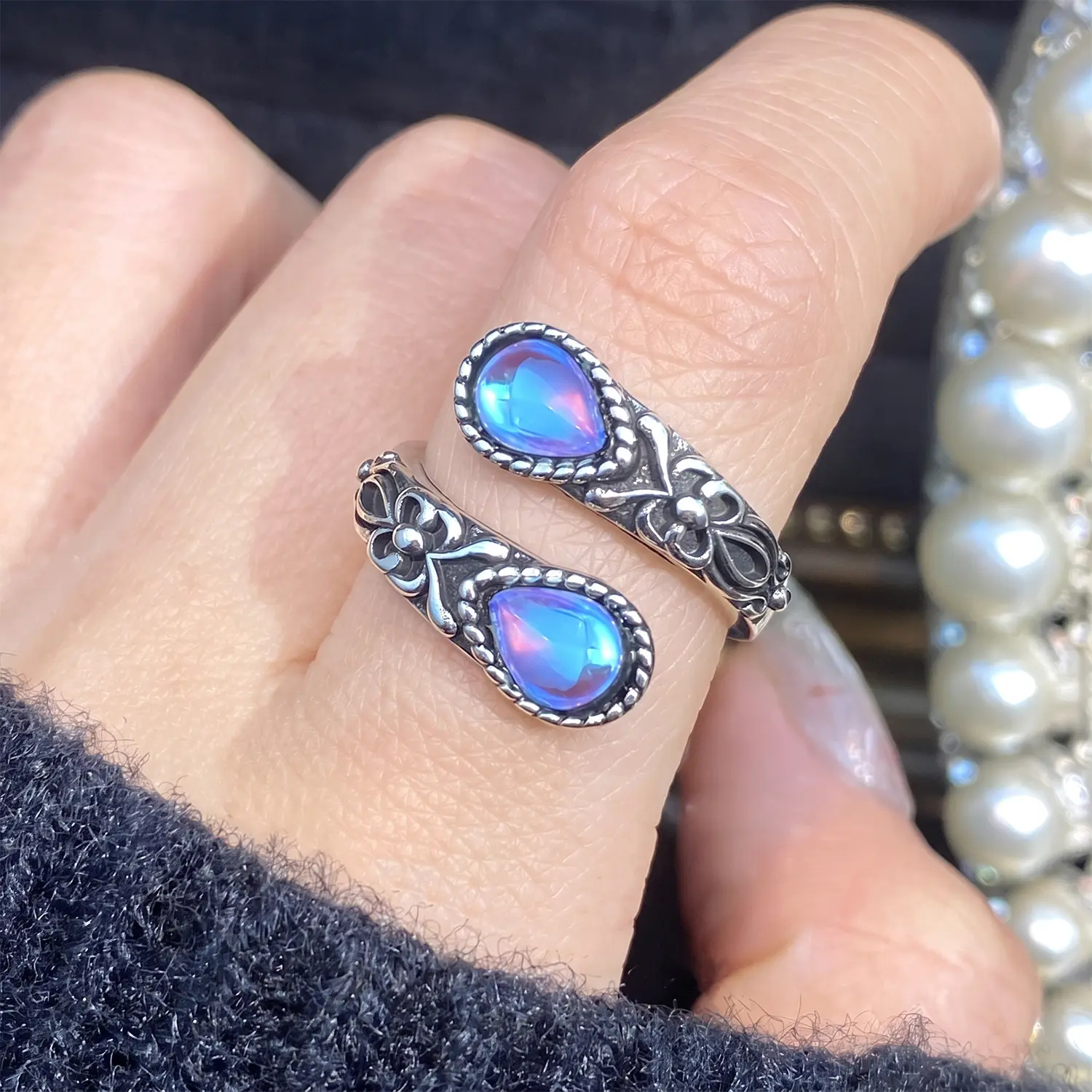 Vintage Synthetic Moonstone Adjustable Open Ring for Women, Silver Tone Floral Statement Ring, Bohemian Jewelry for Daily Wear, Parties and Gifts