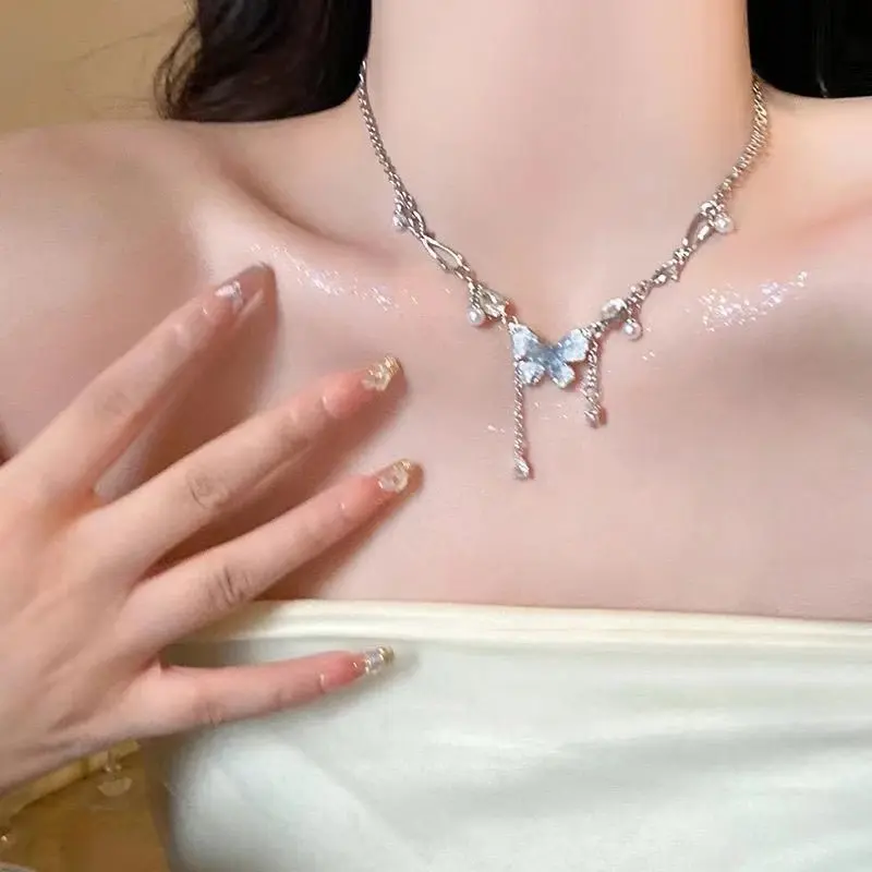 New Luxury Blue Crystal Butterfly Pendant Necklace for Women Shiny Zircon Double Butterfly Temperament Choker Girl Party Jewelry