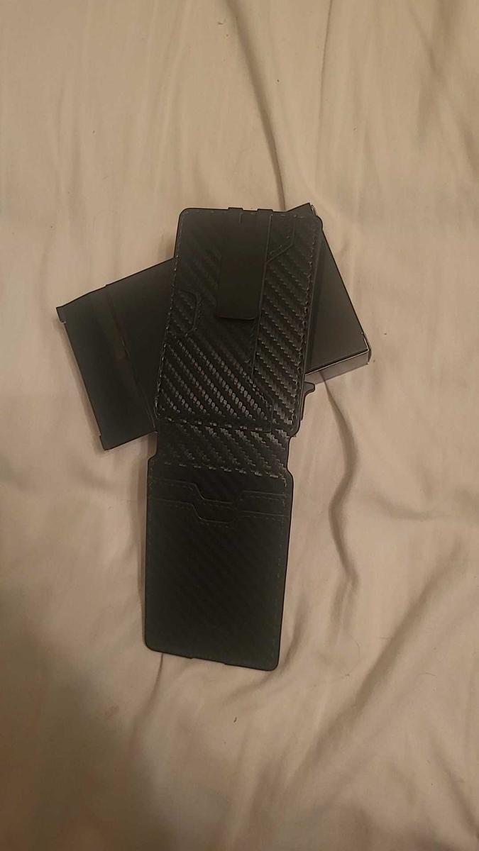 Item: Carbon Fiber Black