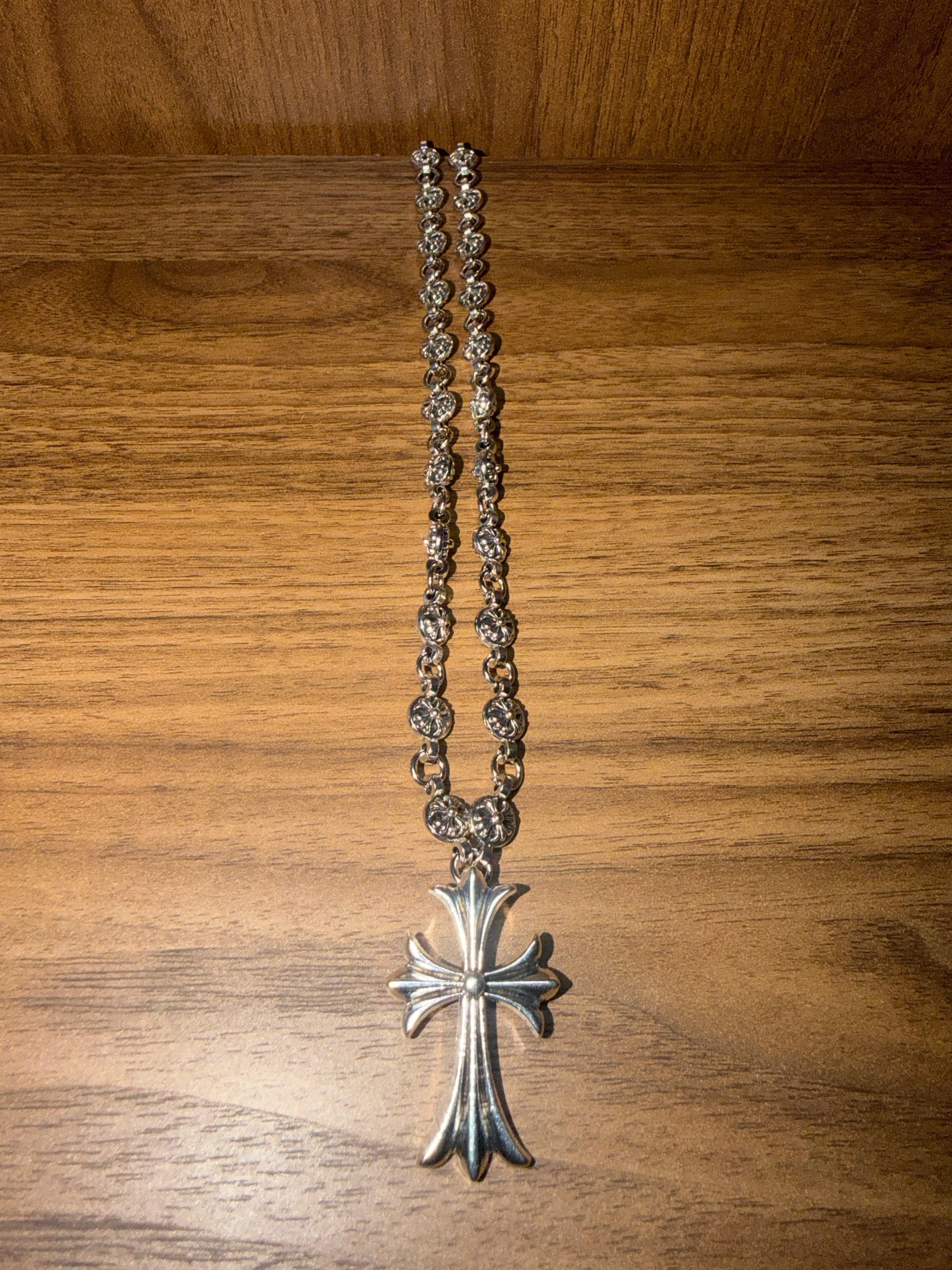 Silver cross gothic chain necklace Silver cross gothic chain necklace