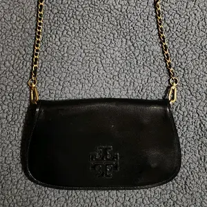 GENUINE LEATHER TORY BURCH CLUTCH
