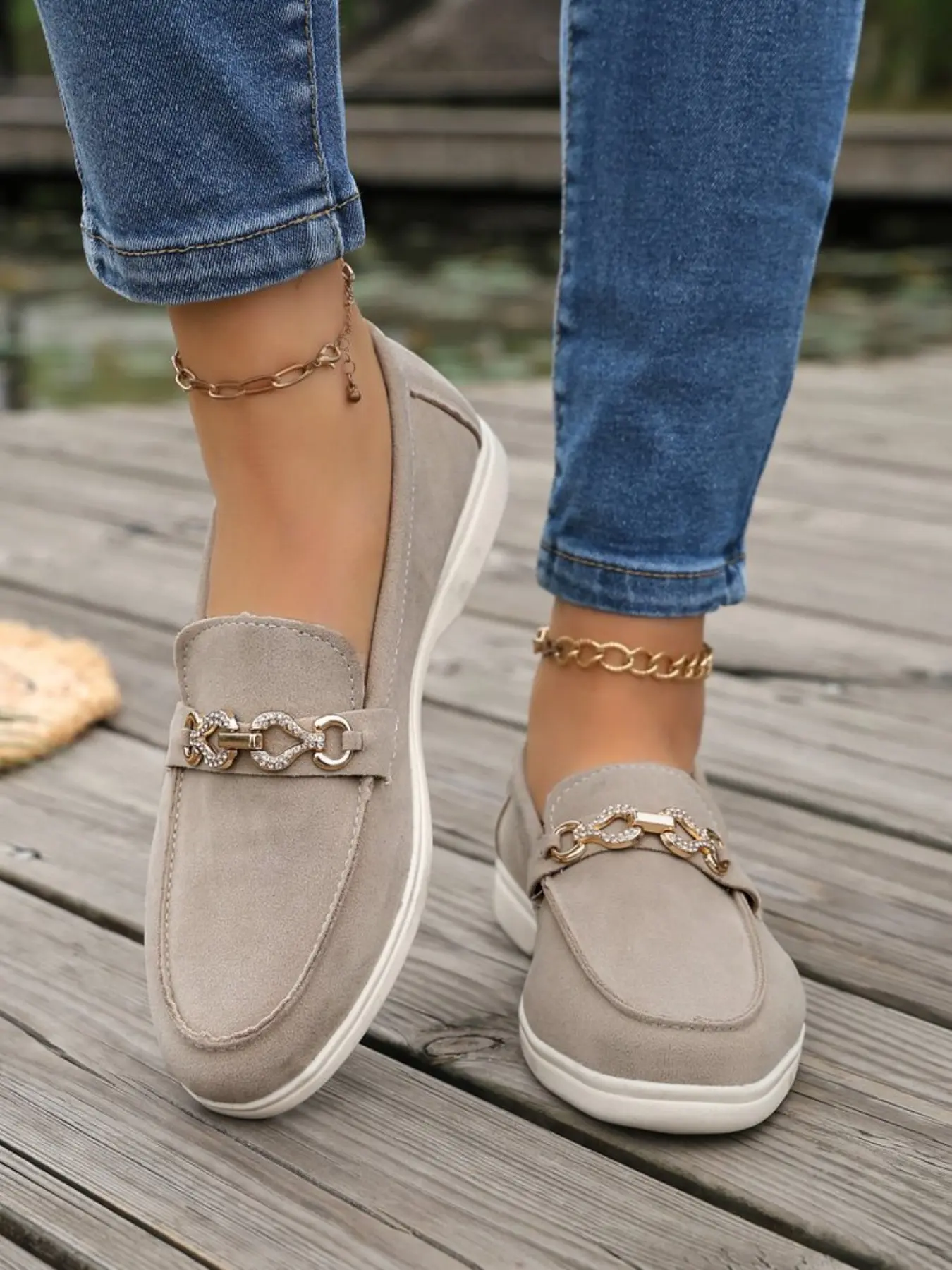Korean Style Matte Leather Loafers, Rhinestone Metal Buckle, Soft Rubber Sole, Non-Slip, Versatile Flat Shoes for All Seasons