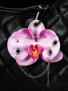 Cool and stylish butterfly orchid pendant, chain decoration design, niche design exquisite style practical texture hanging accessory, Bag Charms, lightweight and easy to carry, can be used as a bag hanger and keychain