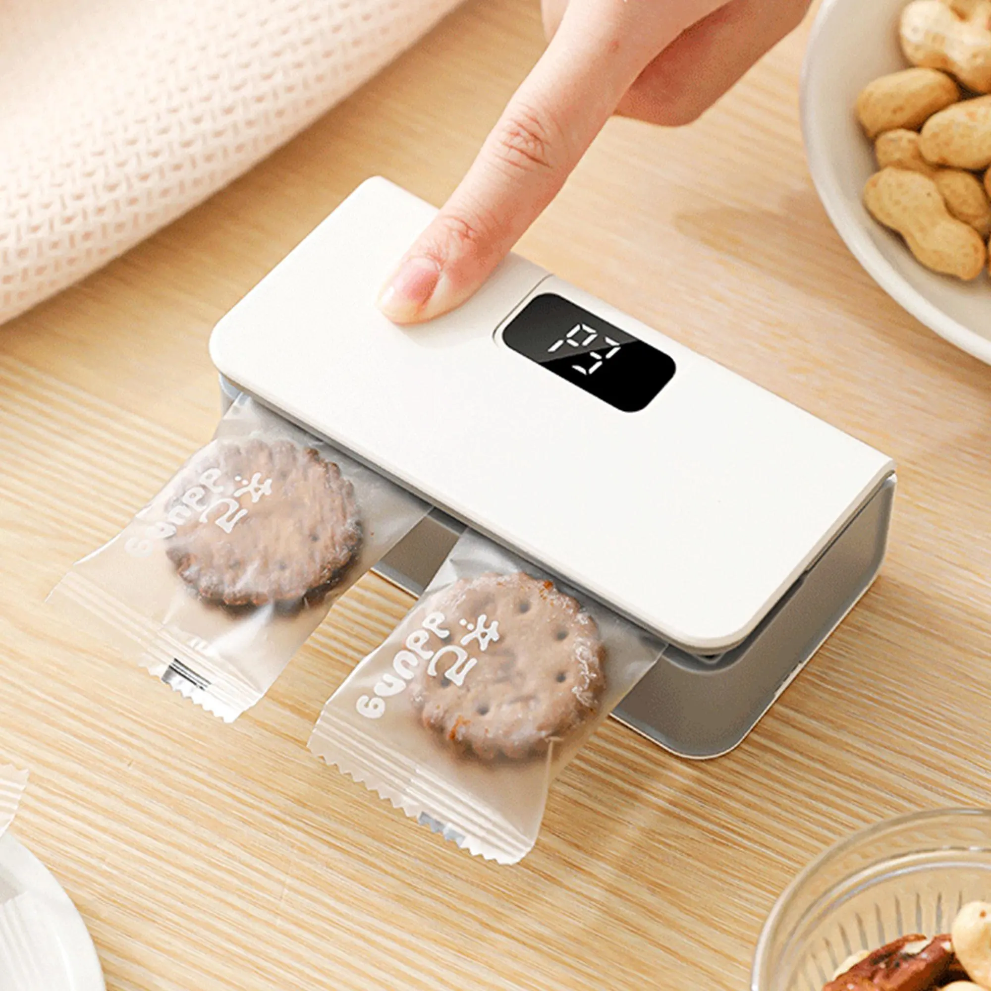 Portable Mini Sealer, USB Rechargeable Food Bag Sealer with Digital Display and Hidden Blade Opener, for Snack Chip Bags, Small Kitchen Appliances, Household Kitchen Accessories