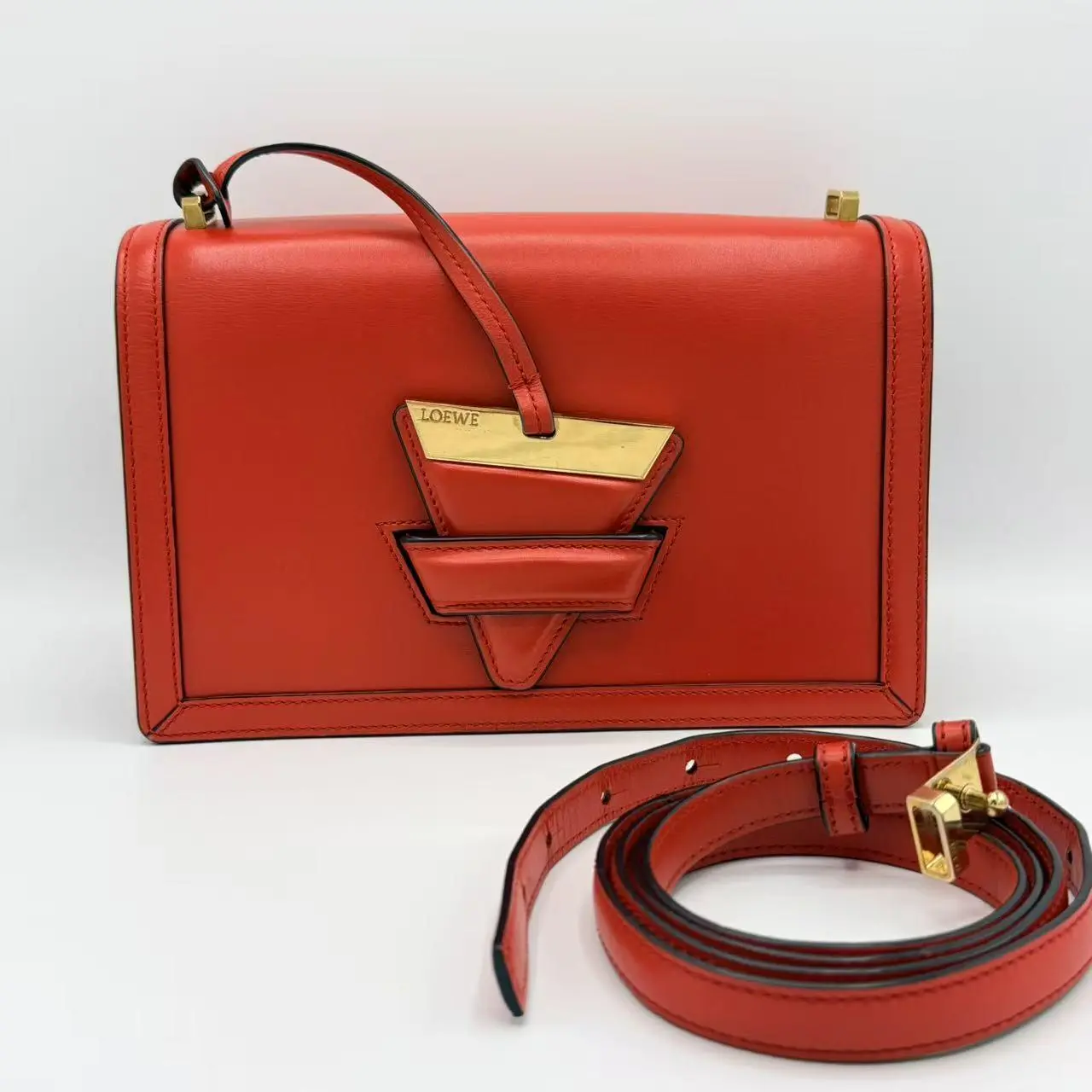 Pre-owned Loewe Leather Crossbody Bags Barcelona knot shoulder bag