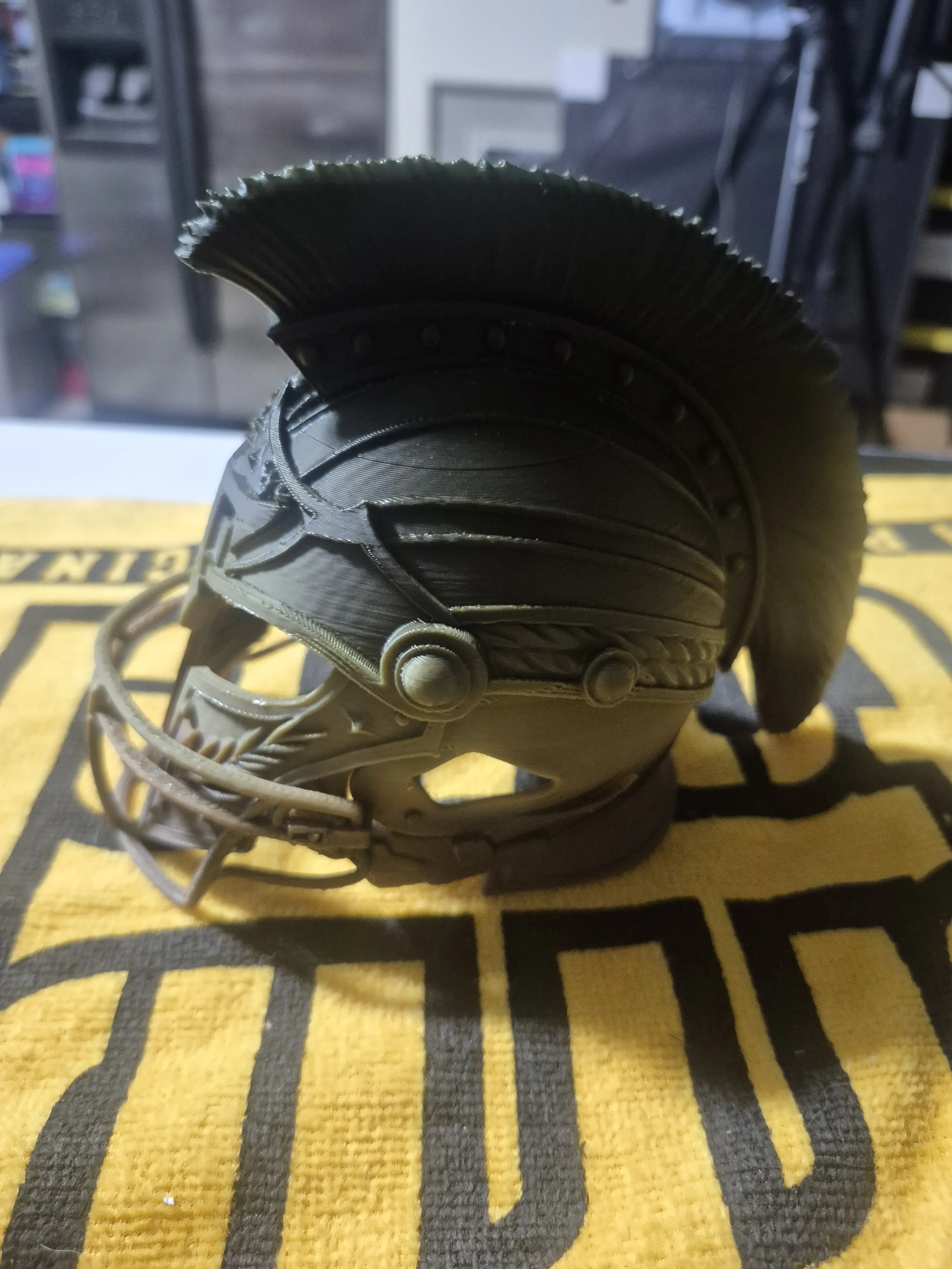 Custom Mini Helmet Replica Break - Authentic Design with Detailed Features