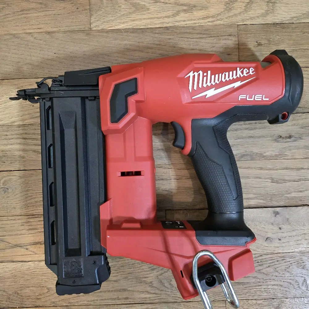 Milwaukee 18v 18g Brad Nailer