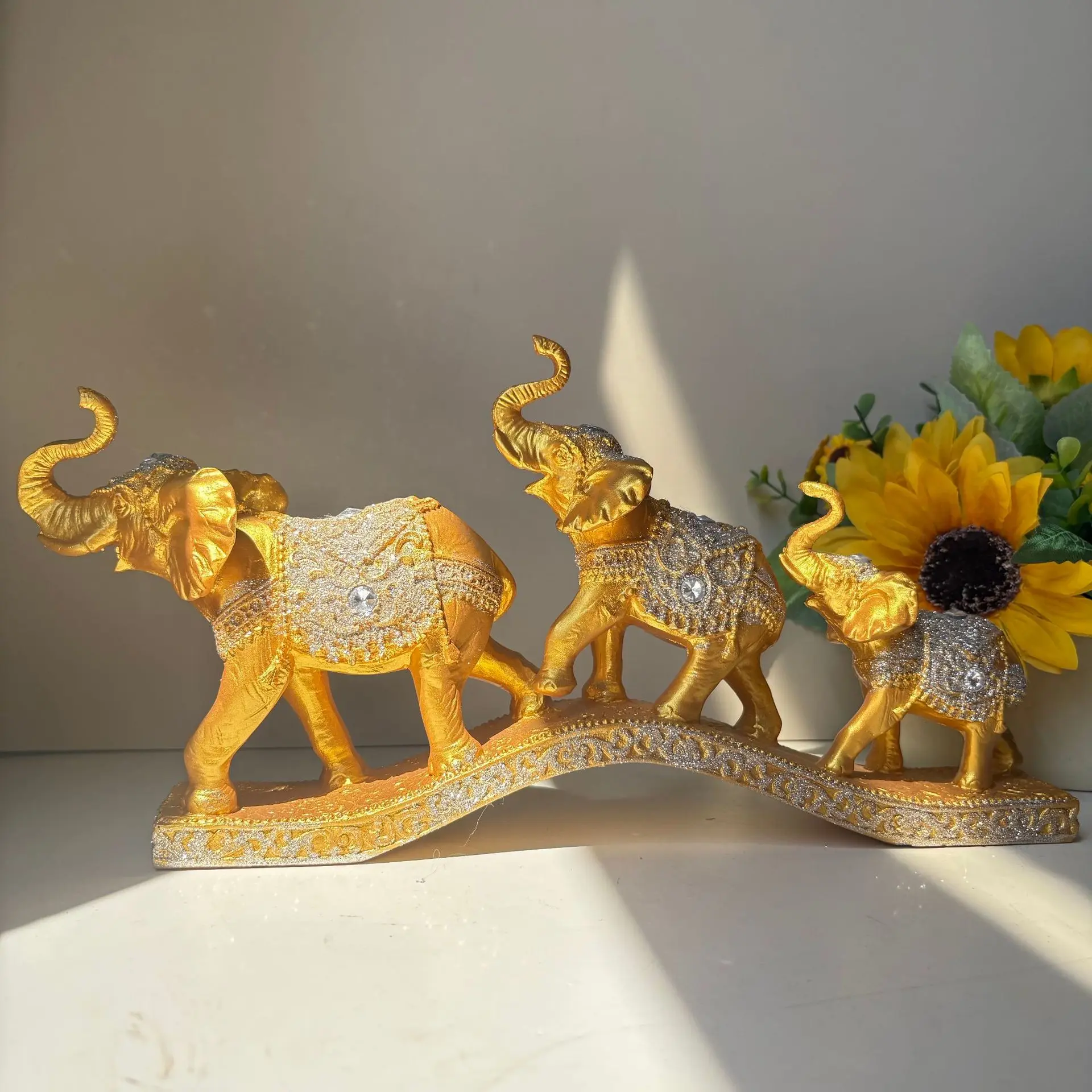 Elegant Resin Elephant Statue, Decorative Home Ornament, Ideal Decor for Living Room or TV Stand, Perfect Holiday Gift, Home Decoration for Christmas, New Year, Mother's Day, Resin Figurine Statue, Decoration Items