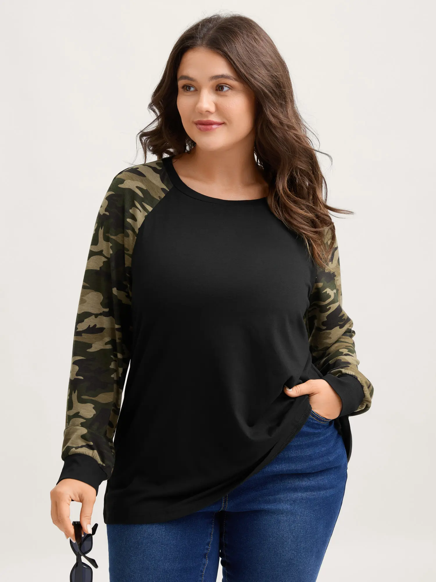 BloomChic Women's Plus Size T-Shirt, Casual Colorblock Style with Camouflage Raglan Long Sleeves, Round Neck Medium Stretch Top, Garment, Casual Wear, Fabric, Lady