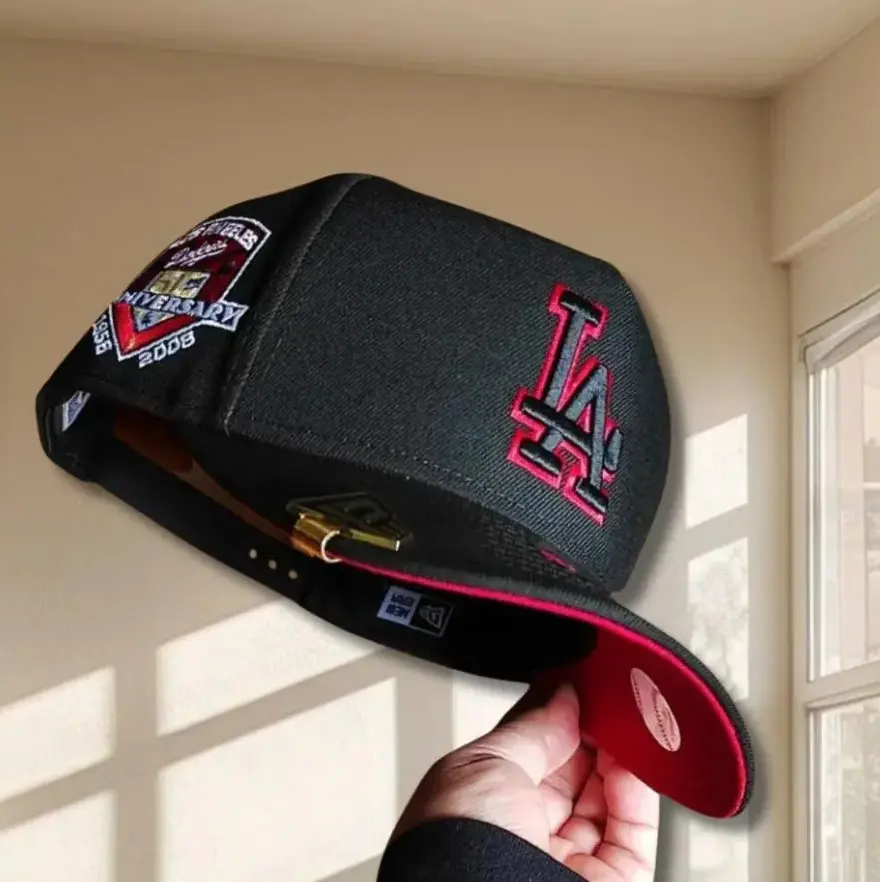 Black New Era Los Angeles Dodgers 9FORTY A-Frame snapback Baseball Hat, Red Embroidered LA Logo & Red Undervisor, MLB Streetwear Cap, Collector’s Limited Edition 2026 Urban Streetwear, sport casual outfit, Gorra premium, moda urbana para hombres y mujeres